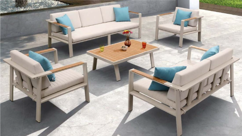 OUTDOOR TABLE BASSE